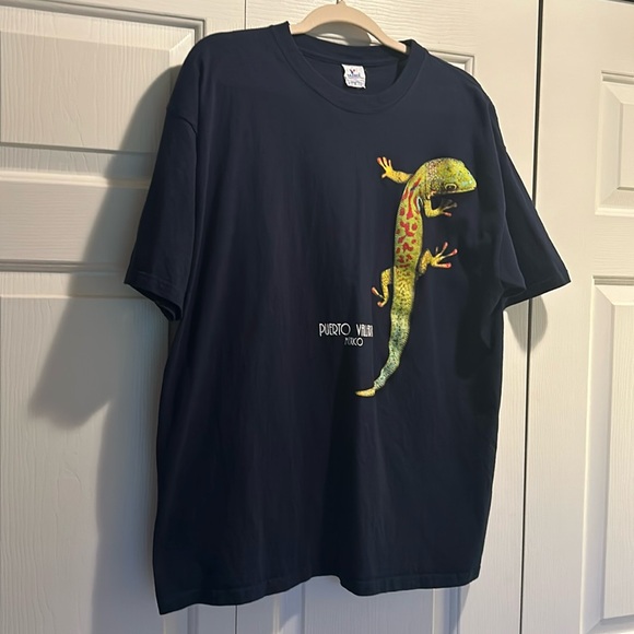 Yazbek Other - NWOT T-shirt w/lizard on front